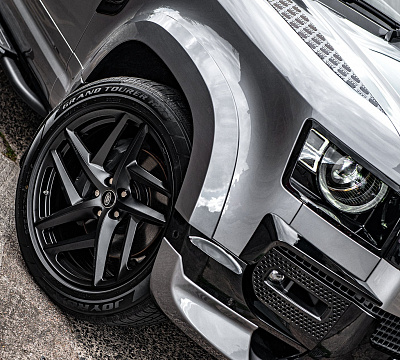 Фото дисков Kahn Type 52 RS на Land Rover Defender II