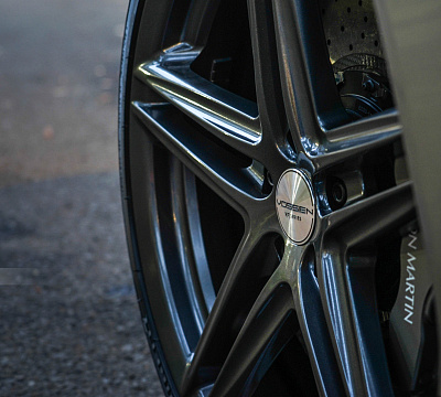 Фото дисков Vossen VFS-5 на Aston Martin DB 9 