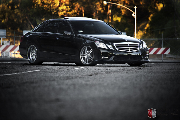 Фото дисков MRR RW2 Серебро на Mercedes-Benz E-Class (W212, S212, C207)