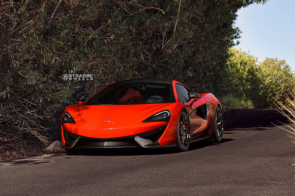 Фото дисков Strasse Wheels SM5R Deep Concave Monoblock Черный глянец на McLaren 570S