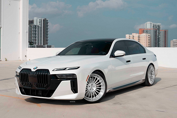Фото дисков Strasse Wheels SV20 Deep Concave FS Глянцевый лак на BMW 7 (G70)