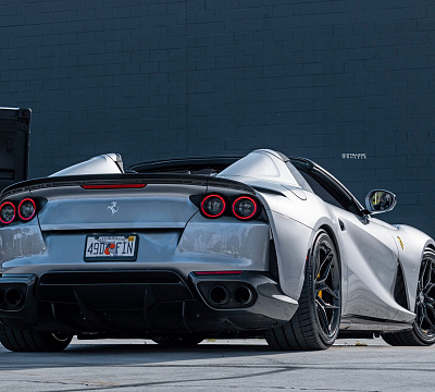 Фото дисков Strasse Wheels SV5R Deep Concave FS на Ferrari 812