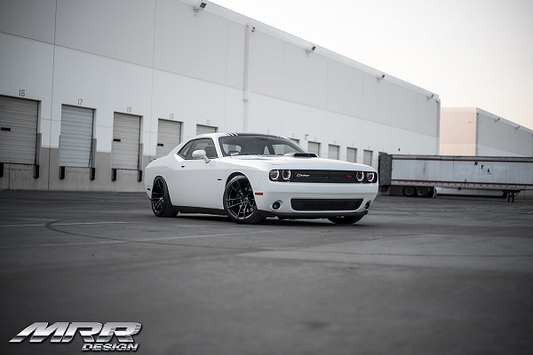 Фото дисков MRR M392 Черный сатин на Dodge Challenger III