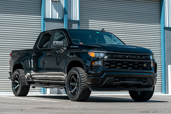 Фото дисков 4PLAY 4P63 Черный глянец на Chevrolet Silverado IV