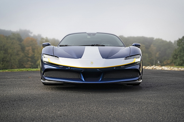Фото дисков Strasse Wheels SV10 Track Сатиновый лак на Ferrari SF90