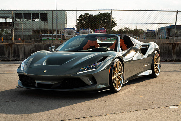 Фото дисков HRE S104SC Сатиновое золото на Ferrari F8