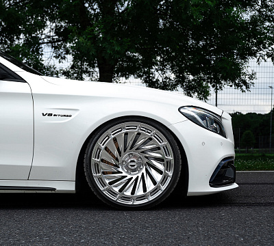 Фото дисков Radi8 R807 на Mercedes-Benz C-Class (W205)