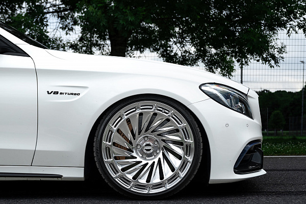 Фото дисков Radi8 R807 Полированный лак на Mercedes-Benz C-Class (W205)