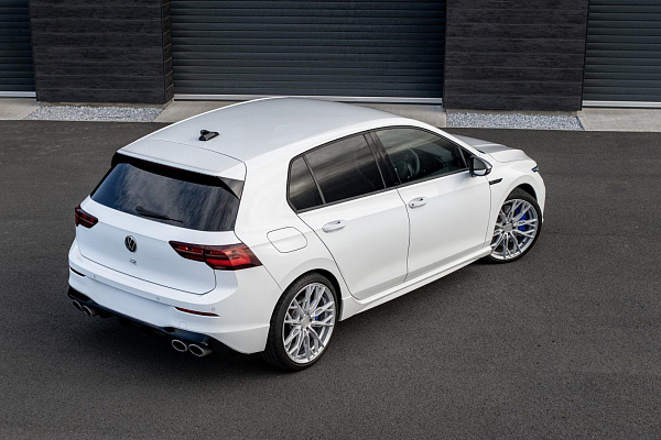 Фото дисков Bola FLS Сатиновый лак на Volkswagen Golf VIII