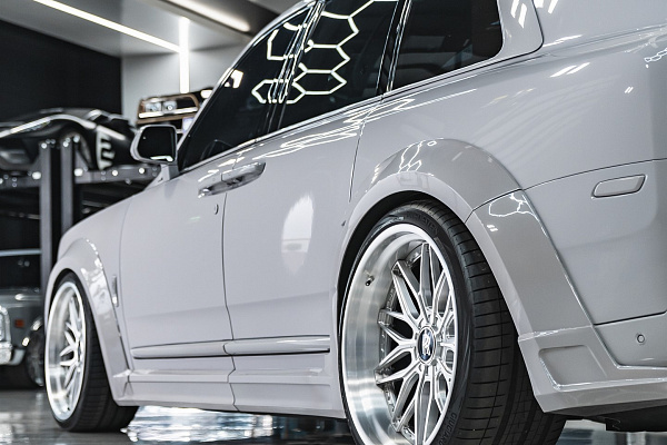 Фото дисков Anrky RS1 Глянцевый лак на Rolls-Royce Cullinan