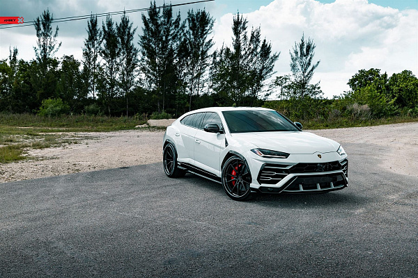 Фото дисков Anrky AN32 Черный сатин на Lamborghini Urus