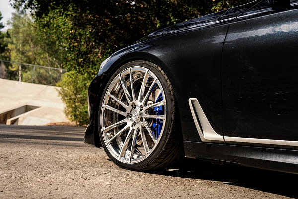 Фото дисков Savini SV60 Глянцевый лак на BMW 7 (G11/G12)