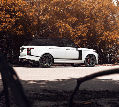Фото дисков Vossen M-X3 на Land Rover Range Rover IV