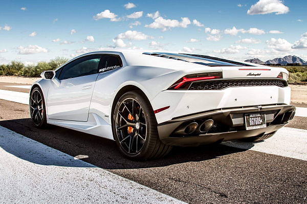 Фото дисков HRE P101 Черный глянец на Lamborghini Huracan