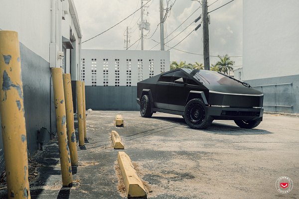 Фото дисков Vossen LC3-11 Черный глянец на Tesla Cybertruck