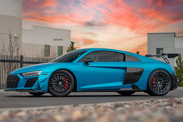 Фото дисков Strasse Wheels SV15FF Deep Concave FS Черный глянец на Audi R8 (4S)