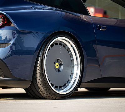 Фото дисков HRE 935M на Ferrari FF