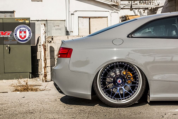 Фото дисков HRE 300 Другой цвет на Audi A/S/RS 5 (8T)