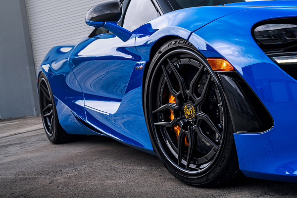 Фото дисков Strasse Wheels SV4 Deep Concave FS Черный сатин на McLaren 720S