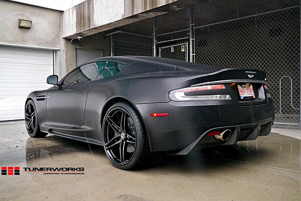 Фото дисков HRE P107 Черный глянец на Aston Martin Vanquish 2
