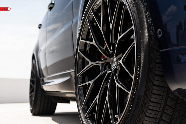 Фото дисков Anrky AN10 Черный глянец на Range Rover IV