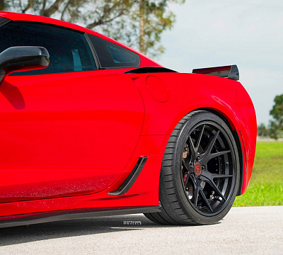 Фото дисков Strasse Wheels SM5R Deep Concave FS на Chevrolet Corvette C7