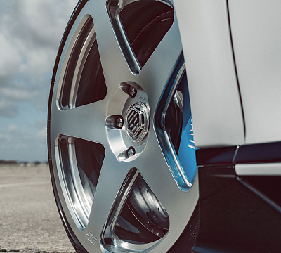 Фото дисков 1886 Wheels S005 на Bugatti Chiron