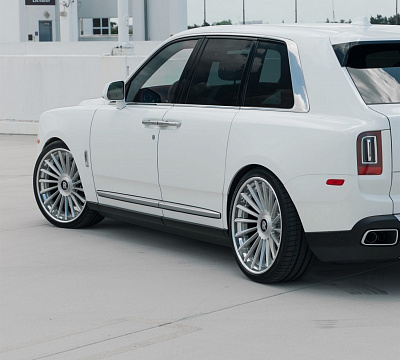 Фото дисков Anrky RF-382 на Rolls-Royce Cullinan