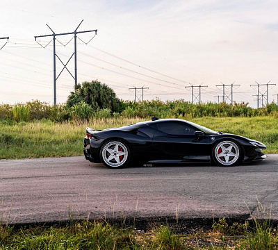 Фото дисков Strasse Wheels F5 Track на Ferrari SF90