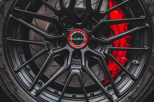 Фото дисков Brixton Forged VL4 Черный сатин на Chevrolet Corvette C7