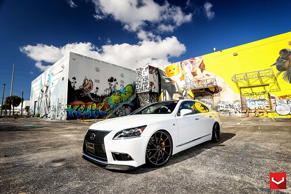 Lexus LS