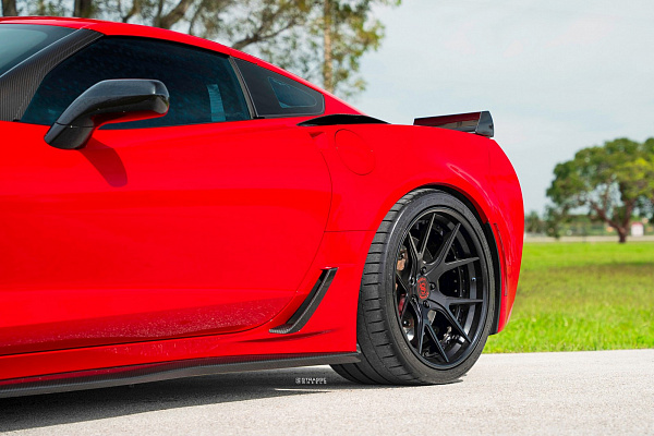 Фото дисков Strasse Wheels SM5R Deep Concave FS Черный матовый на Chevrolet Corvette C7