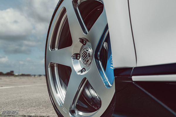 Фото дисков 1886 Wheels S005 Сатиновый лак на Bugatti Chiron