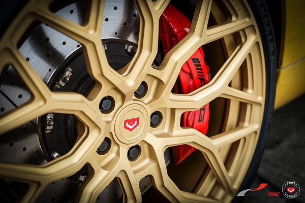 Фото дисков Vossen S17-01 Сатиновое золото на Mercedes-Benz AMG GT I