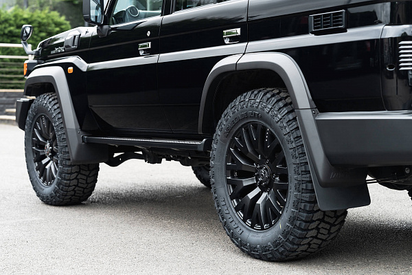 Фото дисков Kahn G22 DC Черный сатин на Toyota Land Cruiser 70