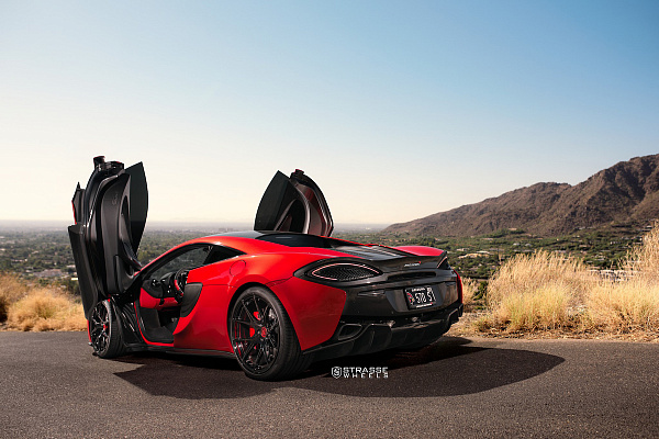 Фото дисков Strasse Wheels SM5R Deep Concave Monoblock Черный глянец на McLaren 570S