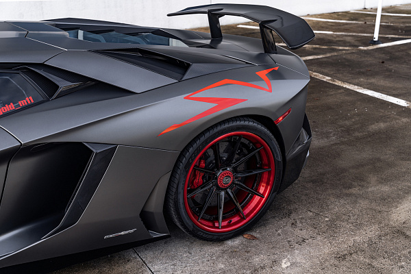 Фото дисков Strasse Wheels SV10-RS Performance Другой цвет на Lamborghini Aventador