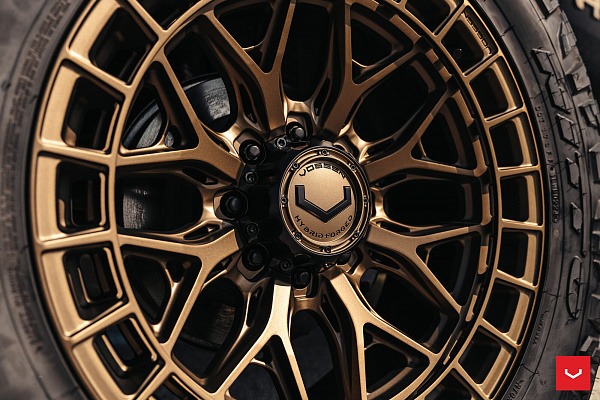 Фото дисков Vossen HFX-1 (8-Lug) Сатиновая бронза на GMC Hummer EV