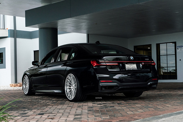 Фото дисков Strasse Wheels SV15 Deep Concave FS Глянцевый лак на BMW 7 (G11/G12)