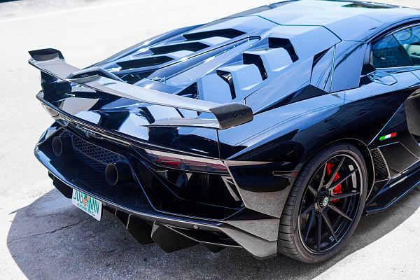 Фото дисков Strasse Wheels SV10 Deep Concave FS Черный сатин на Lamborghini Aventador