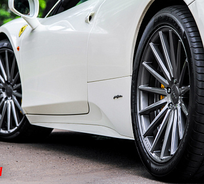 Фото дисков Vossen VFS-2 на Ferrari 458