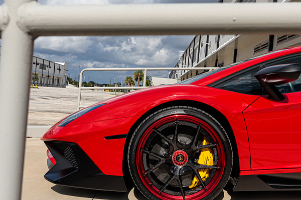 Фото дисков Strasse Wheels SM5R Deep Concave FS Другой цвет на Lamborghini Aventador