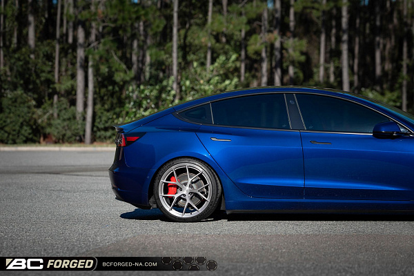 Фото дисков BC Forged KL01 Глянцевый тонированный лак на Tesla Model 3