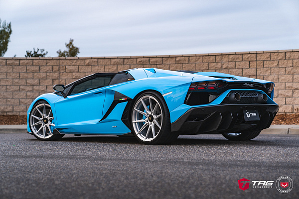 Фото дисков Vossen EVO-2R Глянцевый лак на Lamborghini Aventador