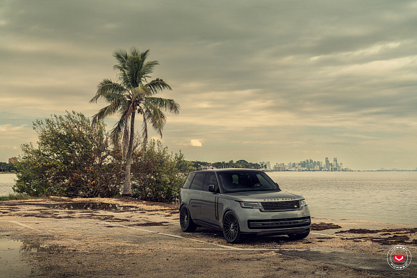Фото дисков Vossen GEN-04 Черный глянец на Land Rover Range Rover V