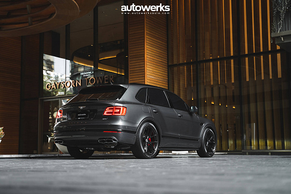 Фото дисков HRE P101 Черный глянец на Bentley Bentayga