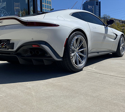 Фото дисков CEC C111 на Aston Martin Vantage 4
