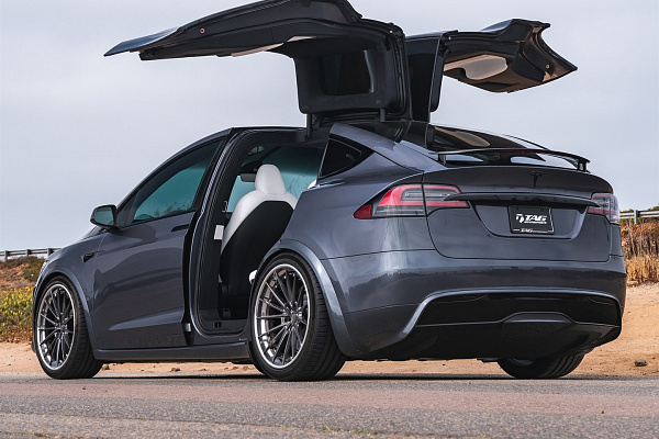Фото дисков Anrky AN39 Глянцевый графит на Tesla Model X