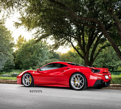 Фото дисков Strasse Wheels SM5R Deep Concave Monoblock на Ferrari 488