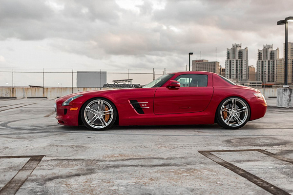 Фото дисков HRE P207 Полированный лак на Mercedes-Benz SLS AMG